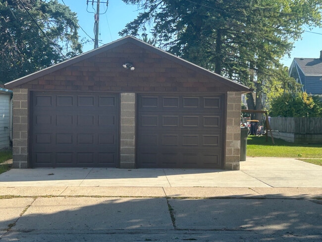 Building Photo - 8225 W Hayes Ave