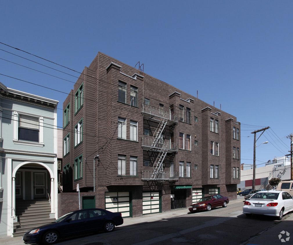 Building Photo - 2-14 Isis St