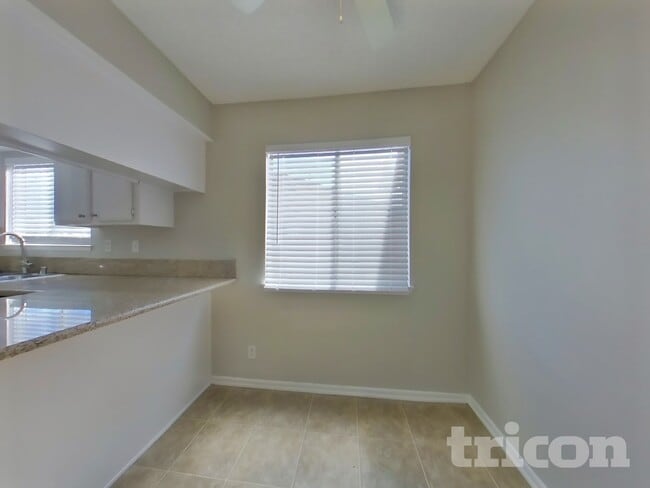 Foto del edificio - 14948 Cliffrose Ct