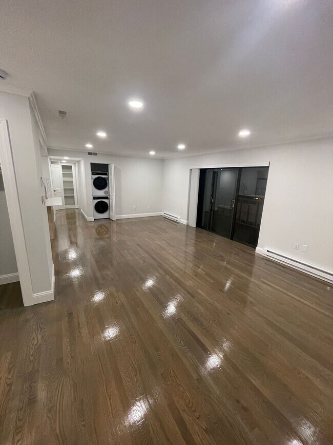 Foto del edificio - Modern 2bed + 2bath Chestnut Hill - Brookline