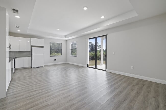 Building Photo - 679 Windermere Dr