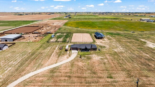 Foto del edificio - 9410 N Farm to Market Rd 1729