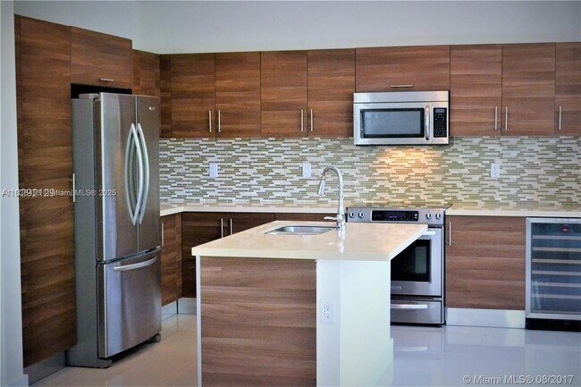 Foto del edificio - 6930 NW 106th Ave