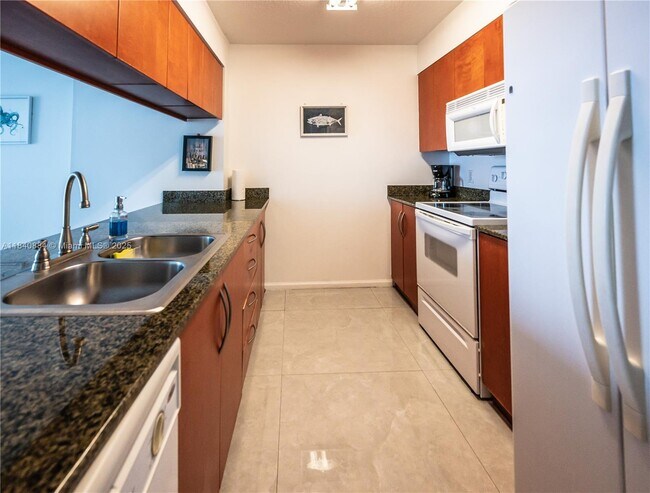 Building Photo - 1200 Brickell Bay Dr