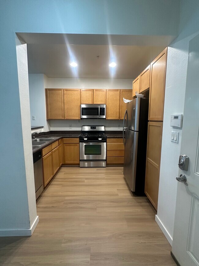 Building Photo - 6400 Crescent Park E