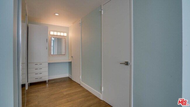 Foto del edificio - 10433 Wilshire Blvd