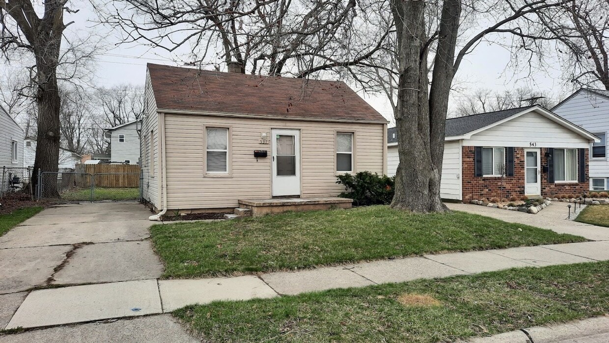 Foto principal - CUTE 2 BEDROOM FOR LEASE IN MADISON HEIGHTS