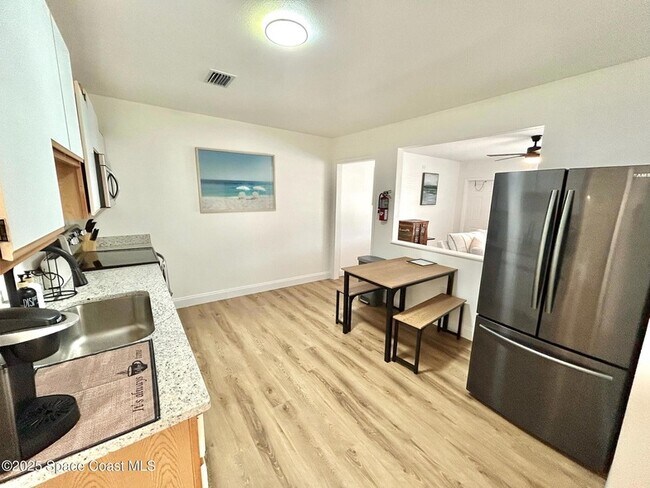 Foto del edificio - 8110 Canaveral Blvd