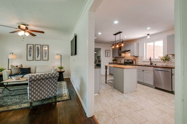 Building Photo - Beautifully renovated 3/2 in Inglewood/Eas...