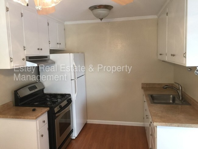 Building Photo - Benicia Upstairs Condo 1 Bedroom & 1 Bathroom