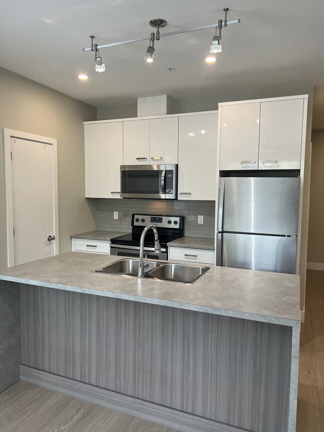 Building Photo - 45513-45513 Market Way