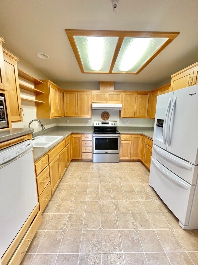 Foto del edificio - Top Floor 3 Bedroom Condo for Lease!