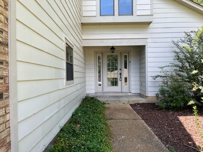 Building Photo - 8 Northwood Pl