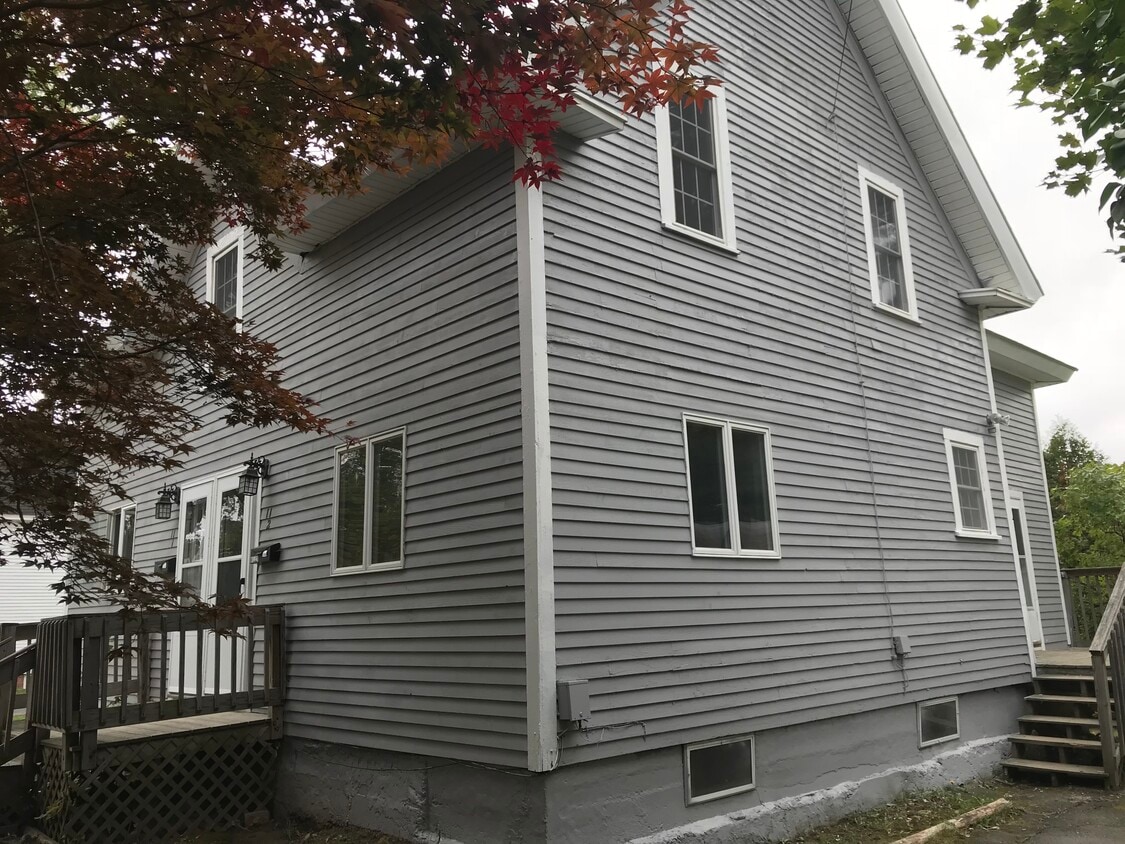 Primary Photo - 11 Somerset St