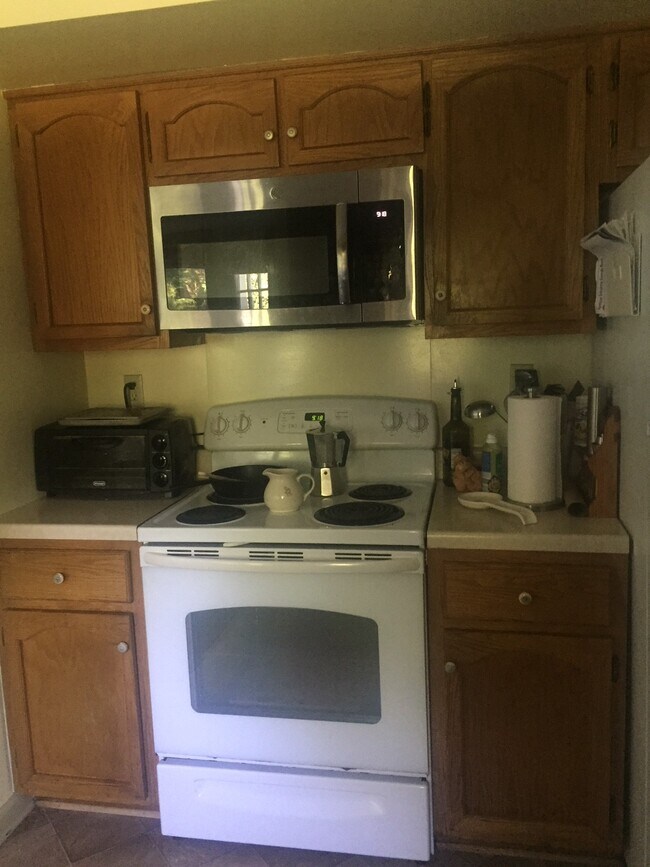 kitchen - 2424 Holkham Dr