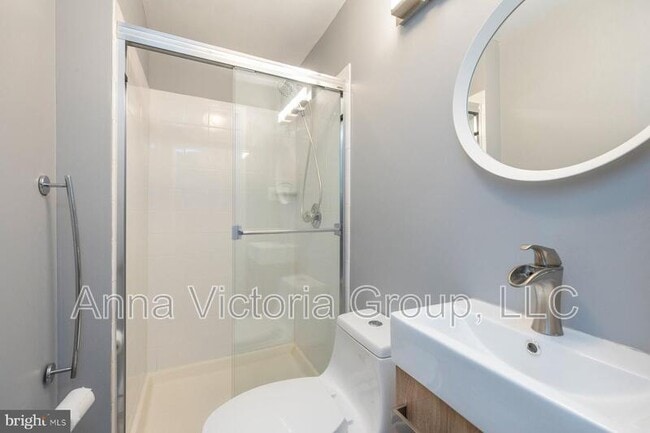 Photo - 10620 Weymouth St Apartment