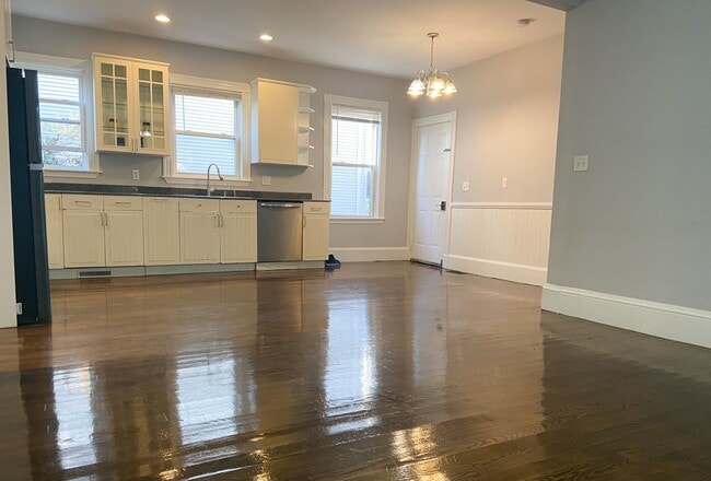 Building Photo - 19 Parker Hill Ave