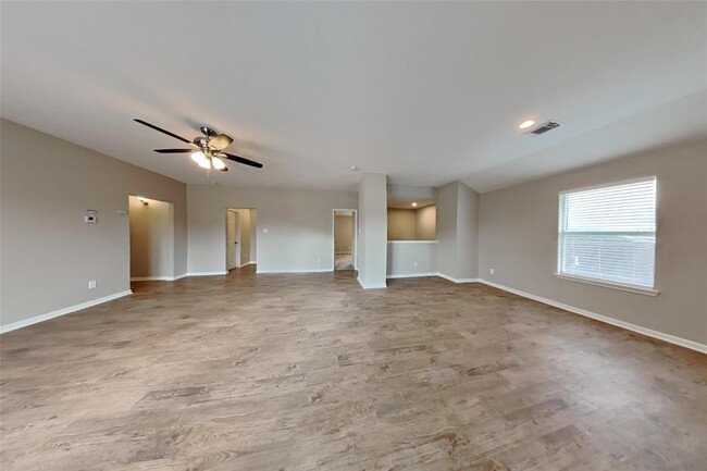 Foto del edificio - 7438 Riven Oaks Ct