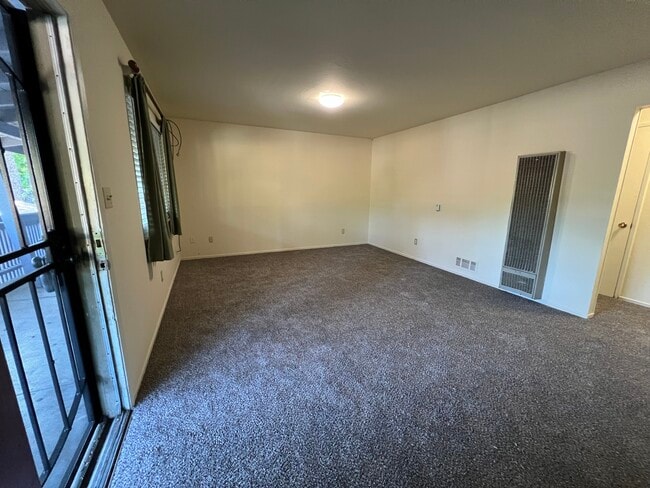 Living/family room - 1707 W Swain Rd