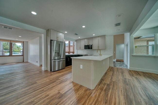 Foto del edificio - 1542 Sugarwood Cir