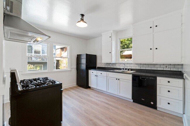 Foto del edificio - 2039 Clinton Ave