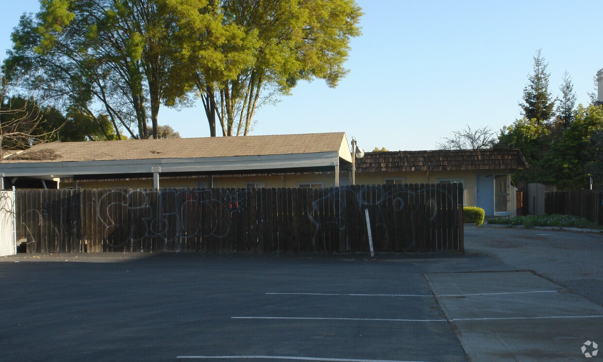 Building Photo - 889 W El Camino Real
