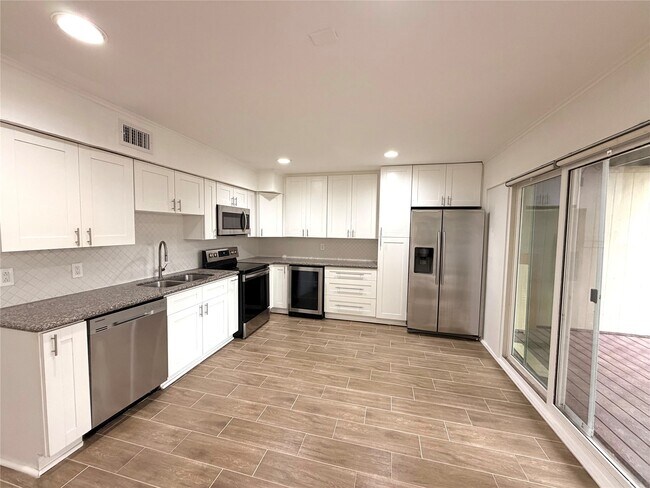 Foto del edificio - 4723 Aftonshire Dr