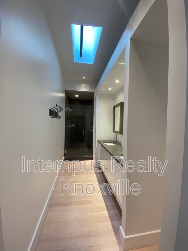 Foto del edificio - 106 W Summit Hill Dr SW