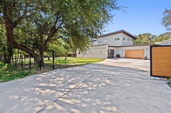 Building Photo - 400 Lago Verde Rd