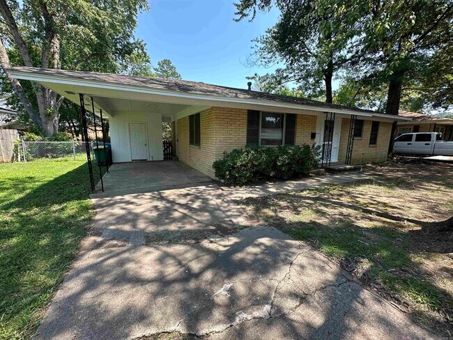 Foto del edificio - 2 Meadowbrook Dr