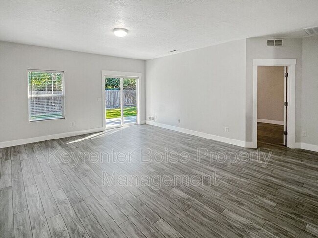 Building Photo - 1691 E Daulby St