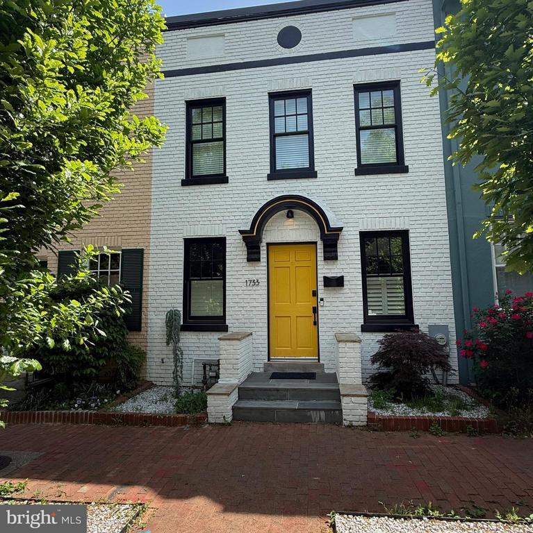 Foto principal - 1733 34th St NW