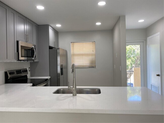 Building Photo - 100 Ashbury Rd