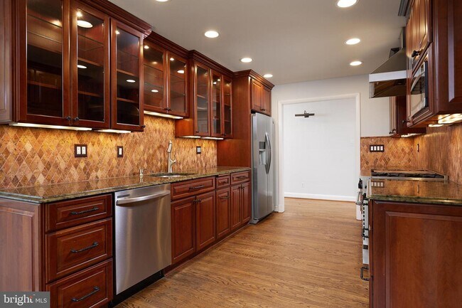 Building Photo - 6716 Tulip Hill Terrace
