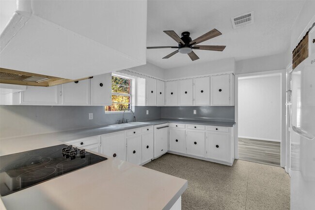 Foto del edificio - 23311 Nichols Sawmill Rd