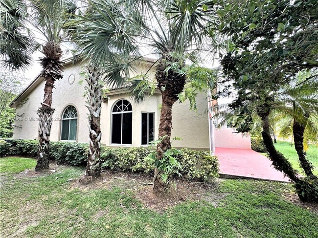 Foto del edificio - 8165 Madison Lakes Cir S