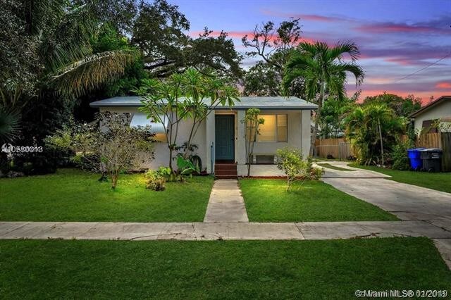 Foto principal - 6440 McClellan St