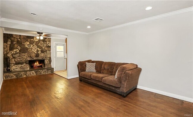 Building Photo - 4 br, 2 bath House - 320 E Mayfair Ave