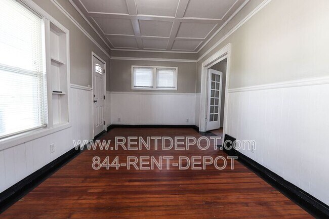 Building Photo - 21 E Tennessee St