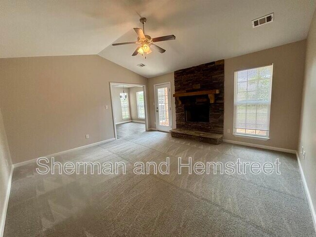 Foto del edificio - 636 Bridgton Dr
