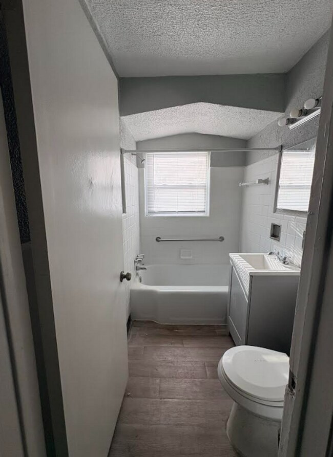 Foto del edificio - 18428 Stahelin Ave