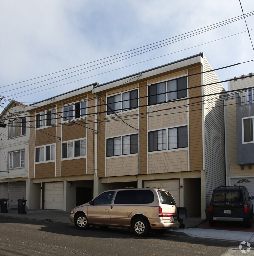 Primary Photo - 25-31 1st Ave