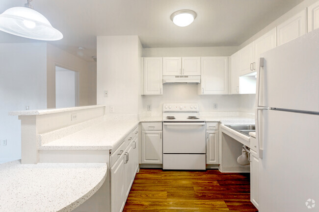 Interior Photo - Summercrest Villas