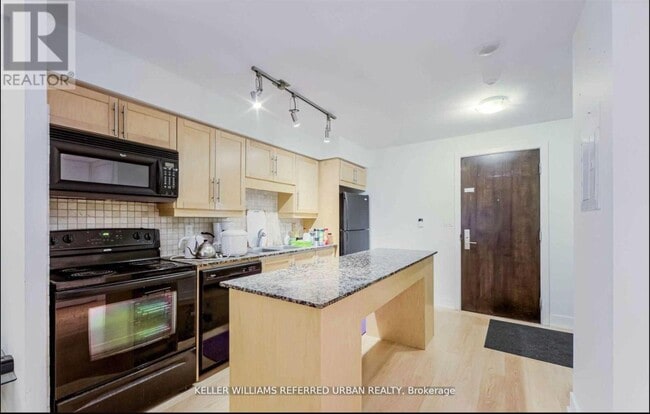 Photo du bâtiment - 20 Blue Jays Way