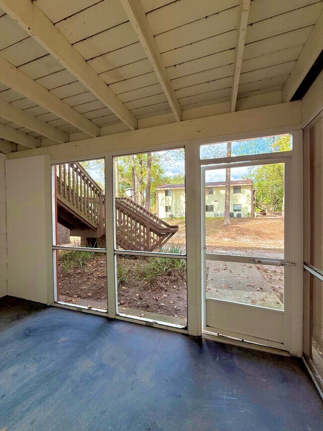 Foto del edificio - Now available! Charming 2 bed / 1 bath condo in a prime Tallahassee location.