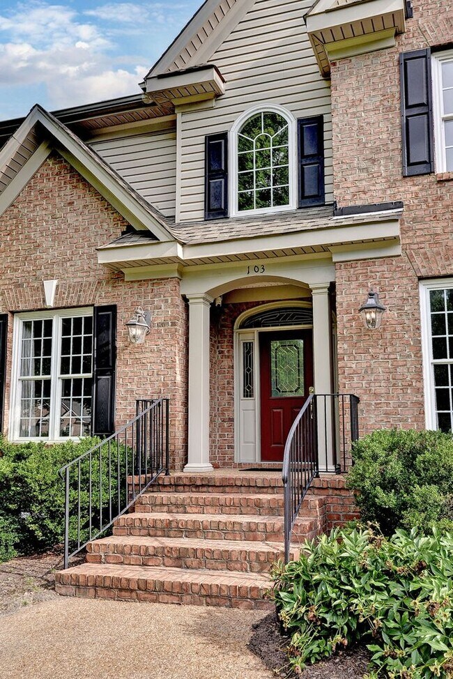Foto del edificio - Spacious 5BR/4BA Home in Yorktown – Convenient Location and Comfortable Living