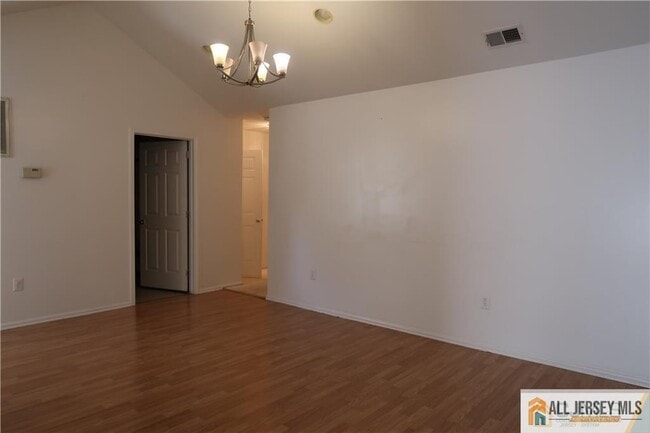 Foto del edificio - 1402 Cypress Ln