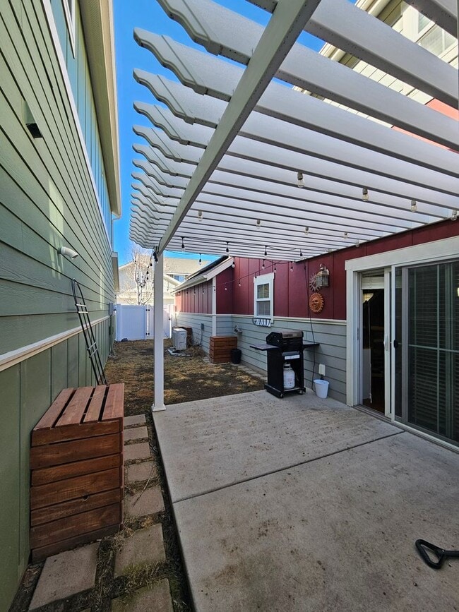 Building Photo - Move-In Ready Furnished Home | Utilities Included | Josephine Crossing