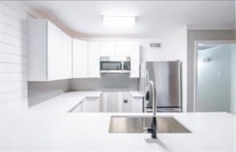 Building Photo - 5808 Sandhurst Ln
