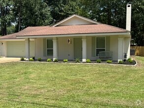Building Photo - 104 Comanche Dr